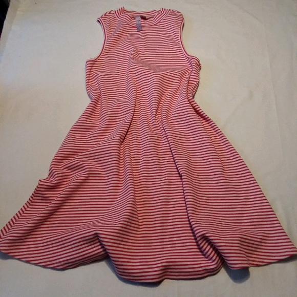 🎀 Alya Red and White Striped Dress - Picture 1 of 7